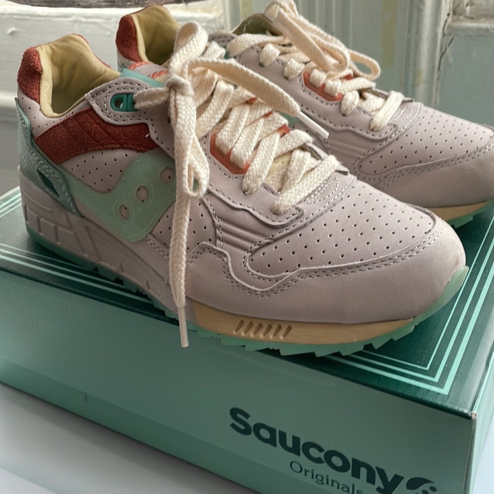 Saucony's St. Barth's Shadow 5000 sneakers. Women’s 8.5 but fit like 8. Worn 1x.